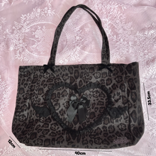 Load image into Gallery viewer, Gal Heart Tote Black bag
